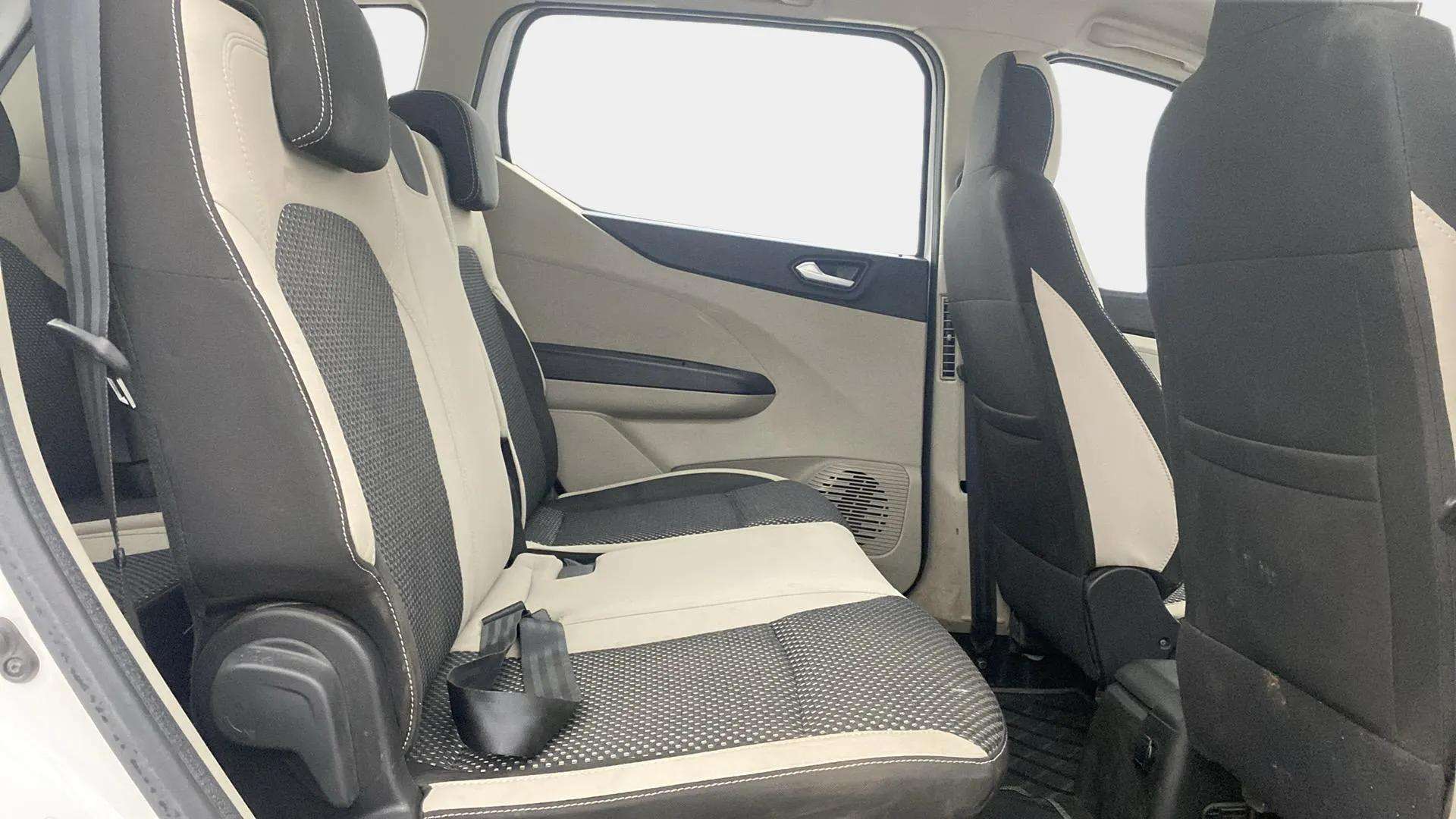 Rear-Cabin-View