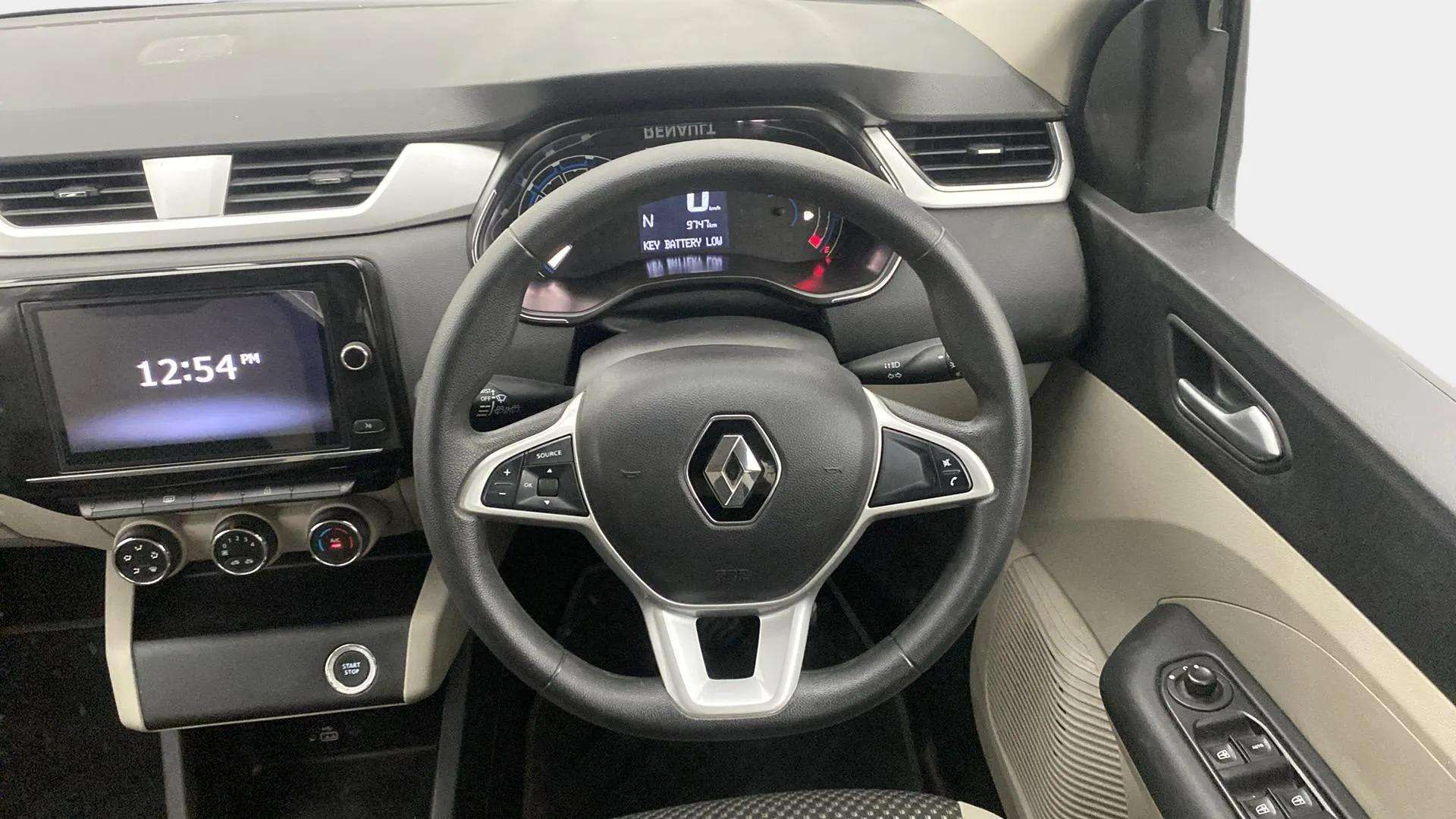 Steering-wheel-close-up-29