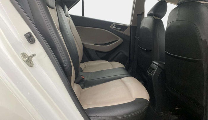 2018 Hyundai Elite i20 SPORTZ 1.2, CNG, Manual, 68,009 km, Right Side Rear Door Cabin