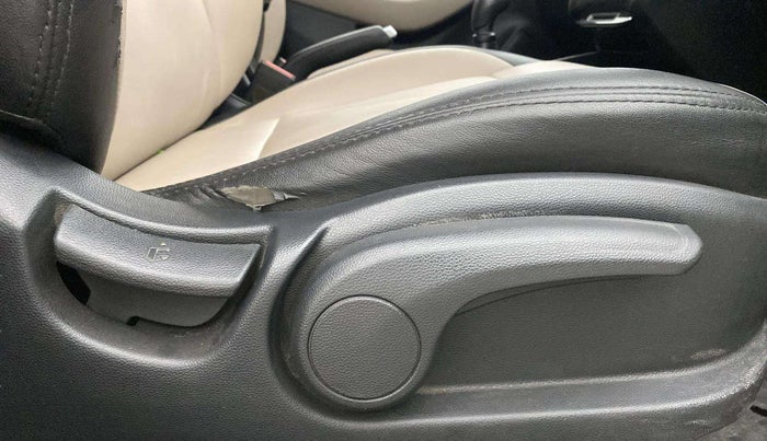2018 Hyundai Elite i20 SPORTZ 1.2, CNG, Manual, 68,009 km, Driver Side Adjustment Panel