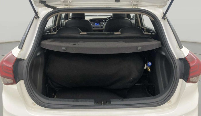2018 Hyundai Elite i20 SPORTZ 1.2, CNG, Manual, 68,009 km, Boot Inside