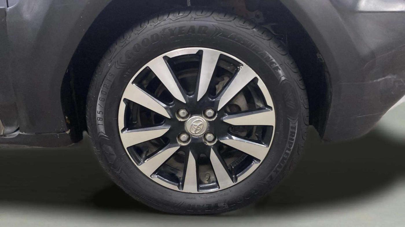 2015 Toyota Etios CROSS 1.2 G, CNG, Manual, 42,615 km, Right Front Wheel