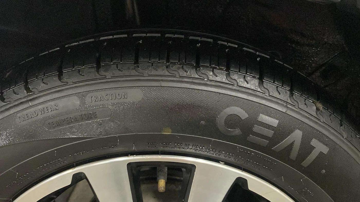 2015 Toyota Etios CROSS 1.2 G, CNG, Manual, 42,615 km, Right Rear Tyre Tread