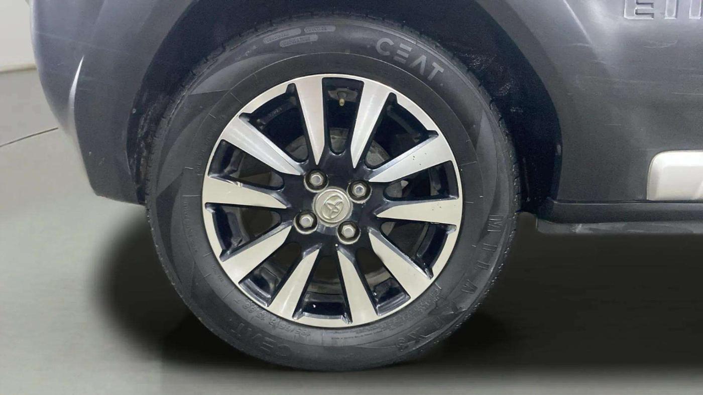 2015 Toyota Etios CROSS 1.2 G, CNG, Manual, 42,615 km, Right Rear Wheel
