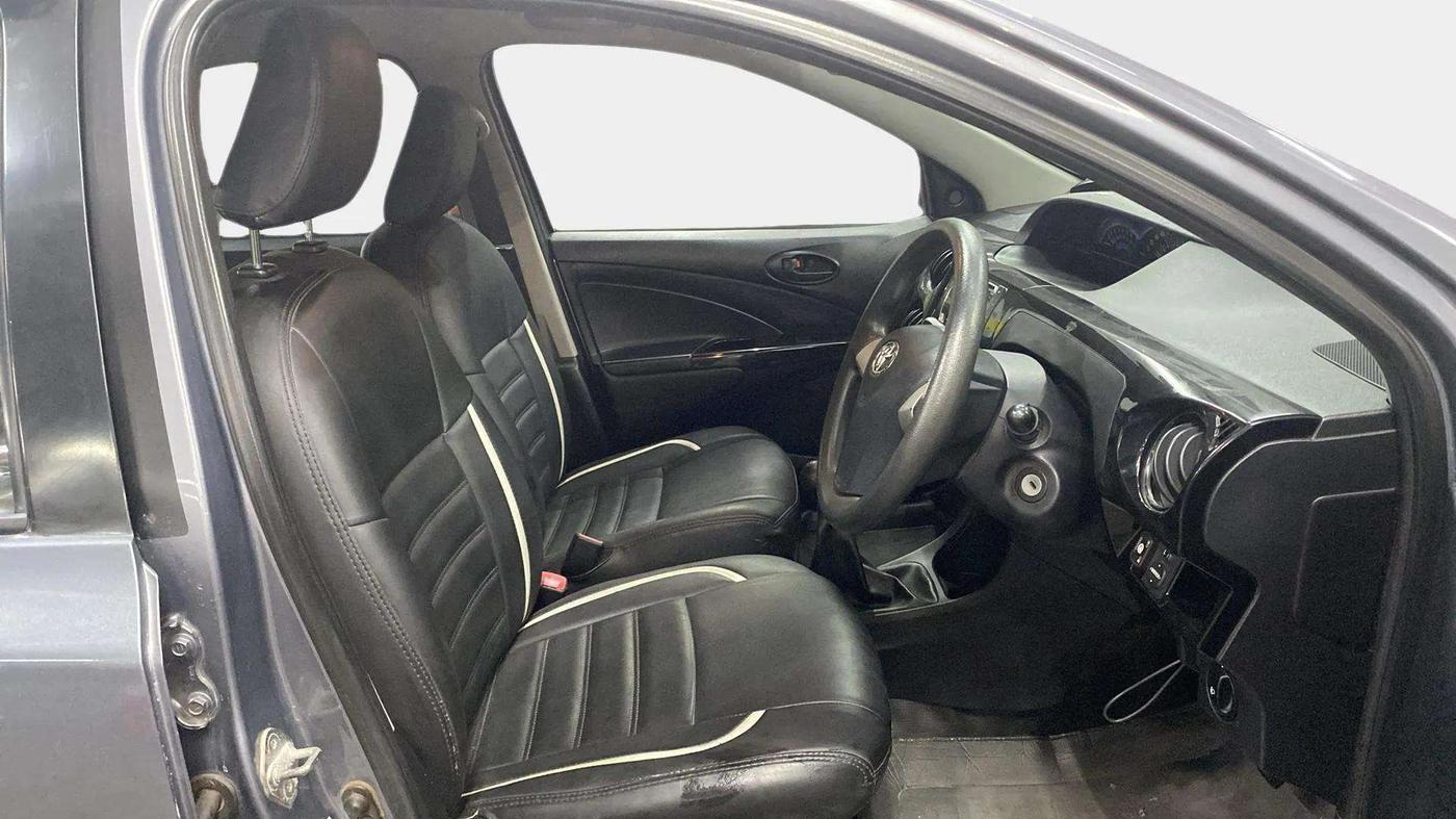 2015 Toyota Etios CROSS 1.2 G, CNG, Manual, 42,615 km, Right Side Front Door Cabin