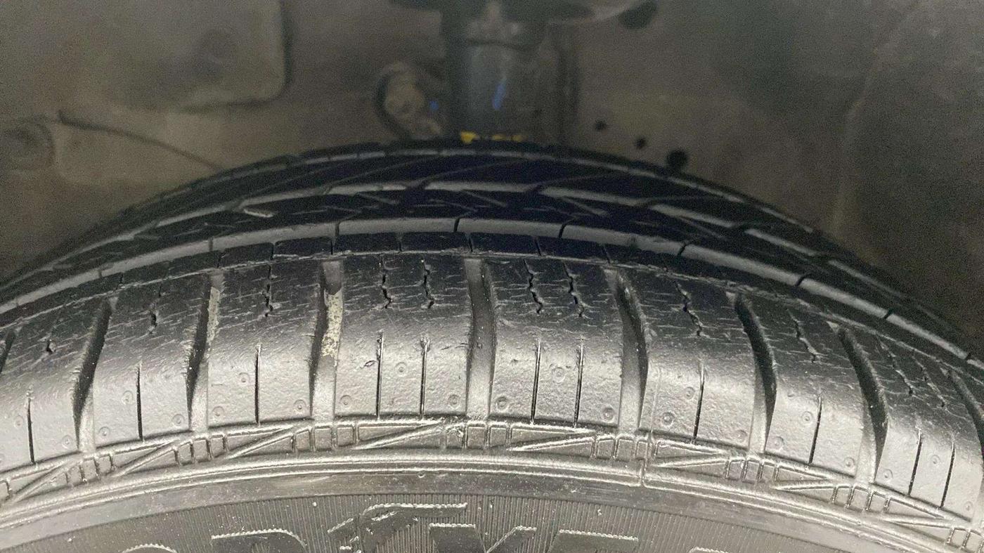 2013 Honda Amaze 1.2L I-VTEC S, Petrol, Manual, 58,051 km, Left Front Tyre Tread