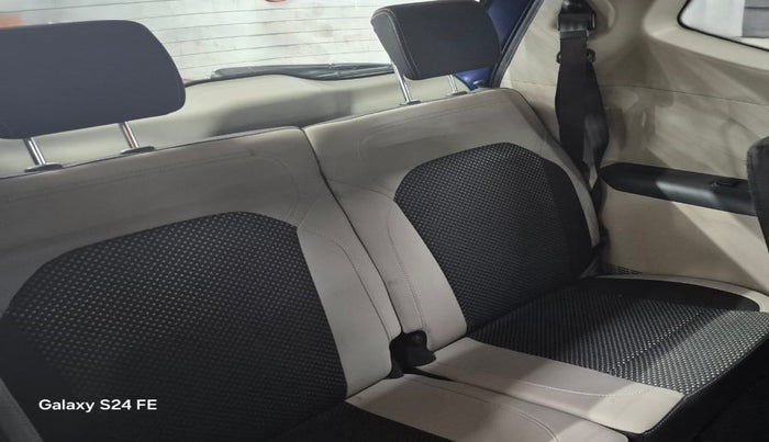 2020 Renault TRIBER RXZ AMT, Petrol, Automatic, 8,274 km, Third Seat Row ( optional )