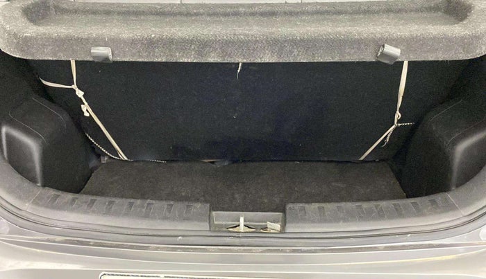 2014 Maruti Swift LXI, Petrol, Manual, 59,744 km, Boot Inside