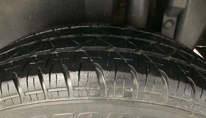 2014 Maruti Swift LXI, Petrol, Manual, 59,744 km, Left Rear Tyre Tread
