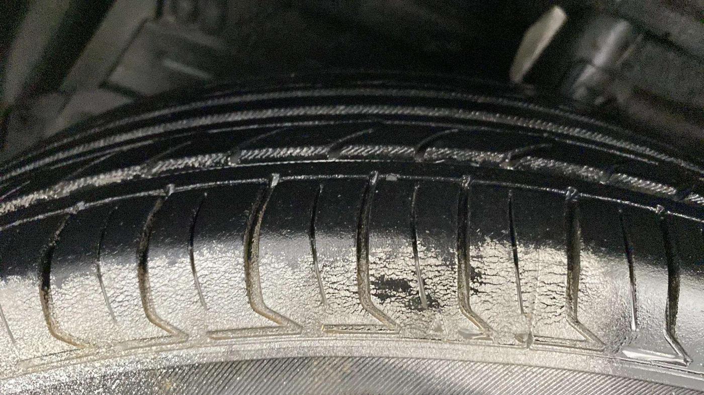 2014 Maruti Swift LXI, Petrol, Manual, 59,744 km, Left Front Tyre Tread