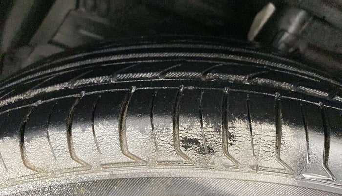 2014 Maruti Swift LXI, Petrol, Manual, 59,744 km, Left Front Tyre Tread