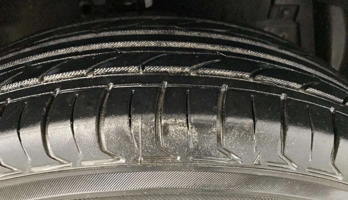 2014 Maruti Swift LXI, Petrol, Manual, 59,744 km, Right Front Tyre Tread