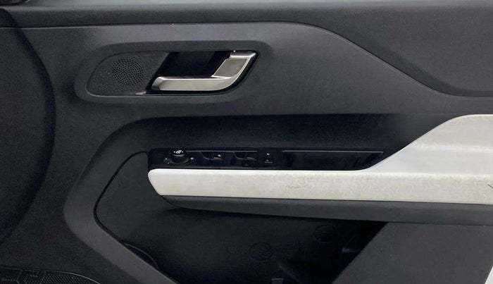 2022 Tata PUNCH CREATIVE  1.2 RTN DUAL TONE, Petrol, Manual, 50,205 km, Driver Side Door Panels Control