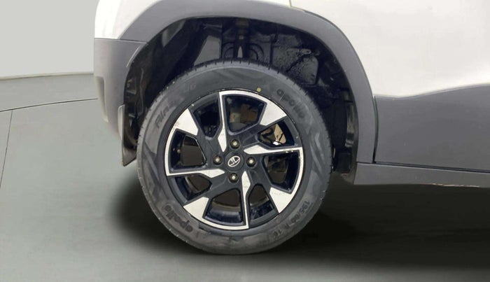 2022 Tata PUNCH CREATIVE  1.2 RTN DUAL TONE, Petrol, Manual, 50,205 km, Right Rear Wheel
