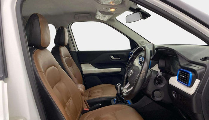 2022 Tata PUNCH CREATIVE  1.2 RTN DUAL TONE, Petrol, Manual, 50,205 km, Right Side Front Door Cabin