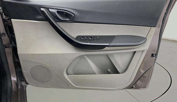 2018 Tata Tiago XTA PETROL, Petrol, Automatic, 50,137 km, Driver Side Door Panels Control