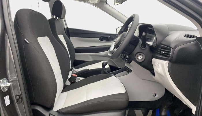 2024 Hyundai NEW I20 MAGNA 1.2 MT, Petrol, Manual, 891 km, Right Side Front Door Cabin