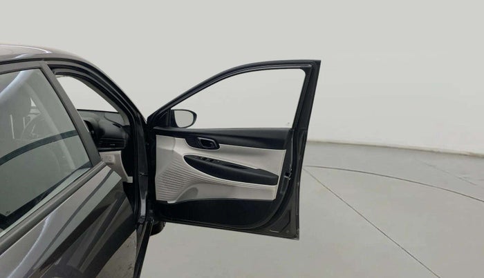 2024 Hyundai NEW I20 MAGNA 1.2 MT, Petrol, Manual, 891 km, RHS Front Door