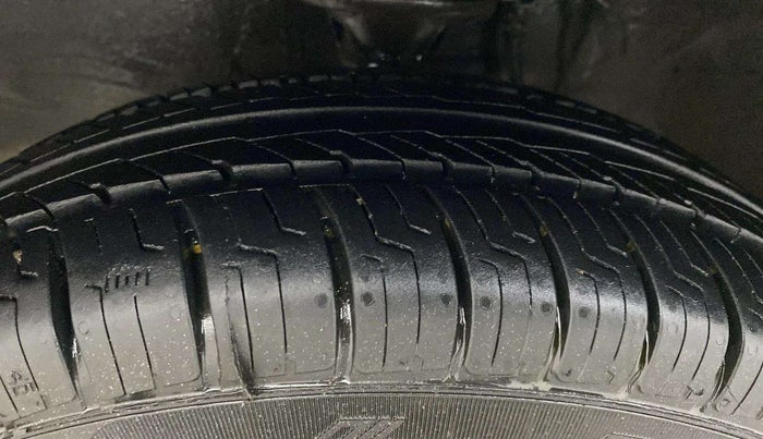 2016 Maruti Alto 800 LXI, Petrol, Manual, 65,479 km, Left Front Tyre Tread