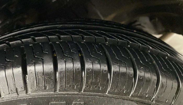 2016 Maruti Alto 800 LXI, Petrol, Manual, 65,479 km, Right Front Tyre Tread