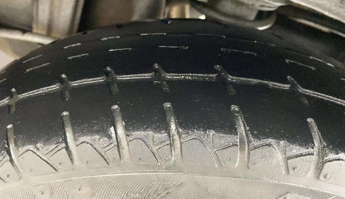 2016 Maruti Alto 800 LXI, Petrol, Manual, 65,479 km, Left Rear Tyre Tread