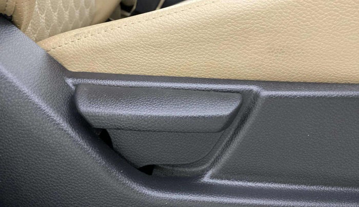 2017 Hyundai Eon ERA +, CNG, Manual, 21,629 km, Driver Side Adjustment Panel