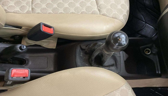 2017 Hyundai Eon ERA +, CNG, Manual, 21,629 km, Gear Lever