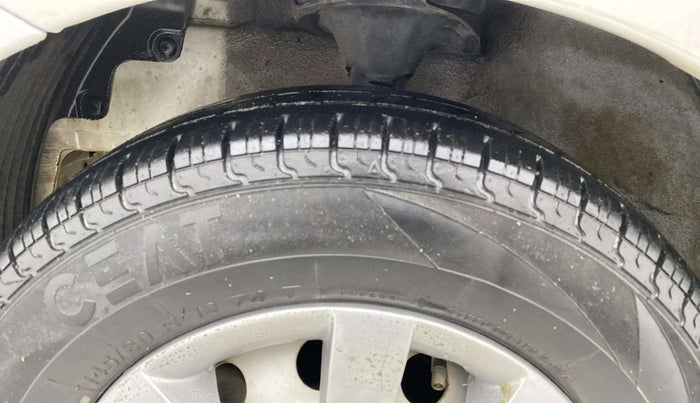 2017 Hyundai Eon ERA +, CNG, Manual, 21,629 km, Left Front Tyre Tread