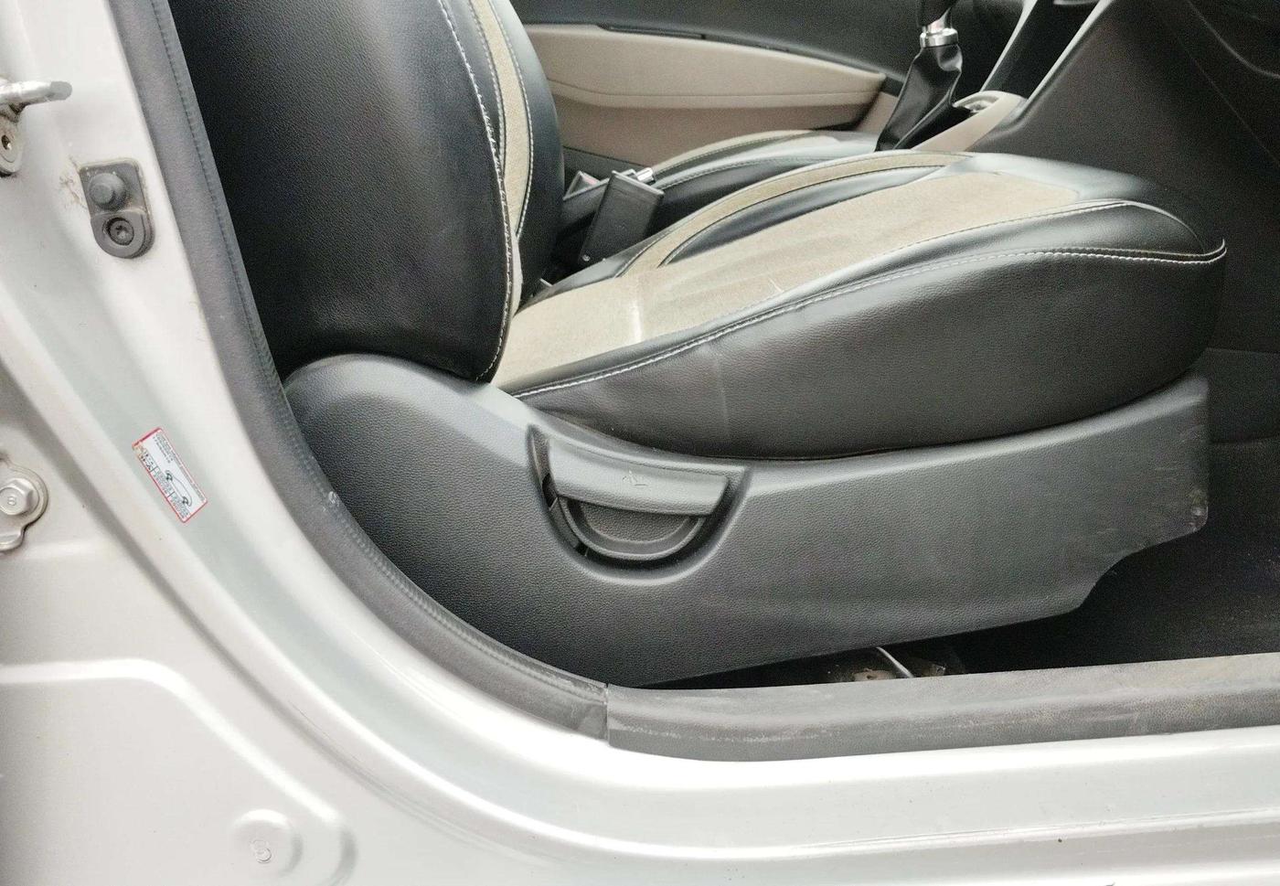 2017 Hyundai Grand i10 SPORTZ 1.2 KAPPA VTVT, Petrol, Manual, 85,119 km, Driver Side Adjustment Panel