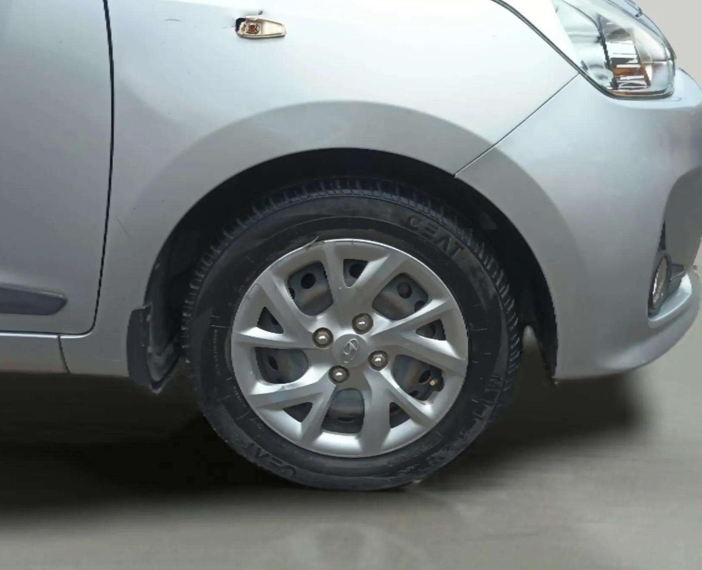 2017 Hyundai Grand i10 SPORTZ 1.2 KAPPA VTVT, Petrol, Manual, 85,119 km, Right Front Wheel