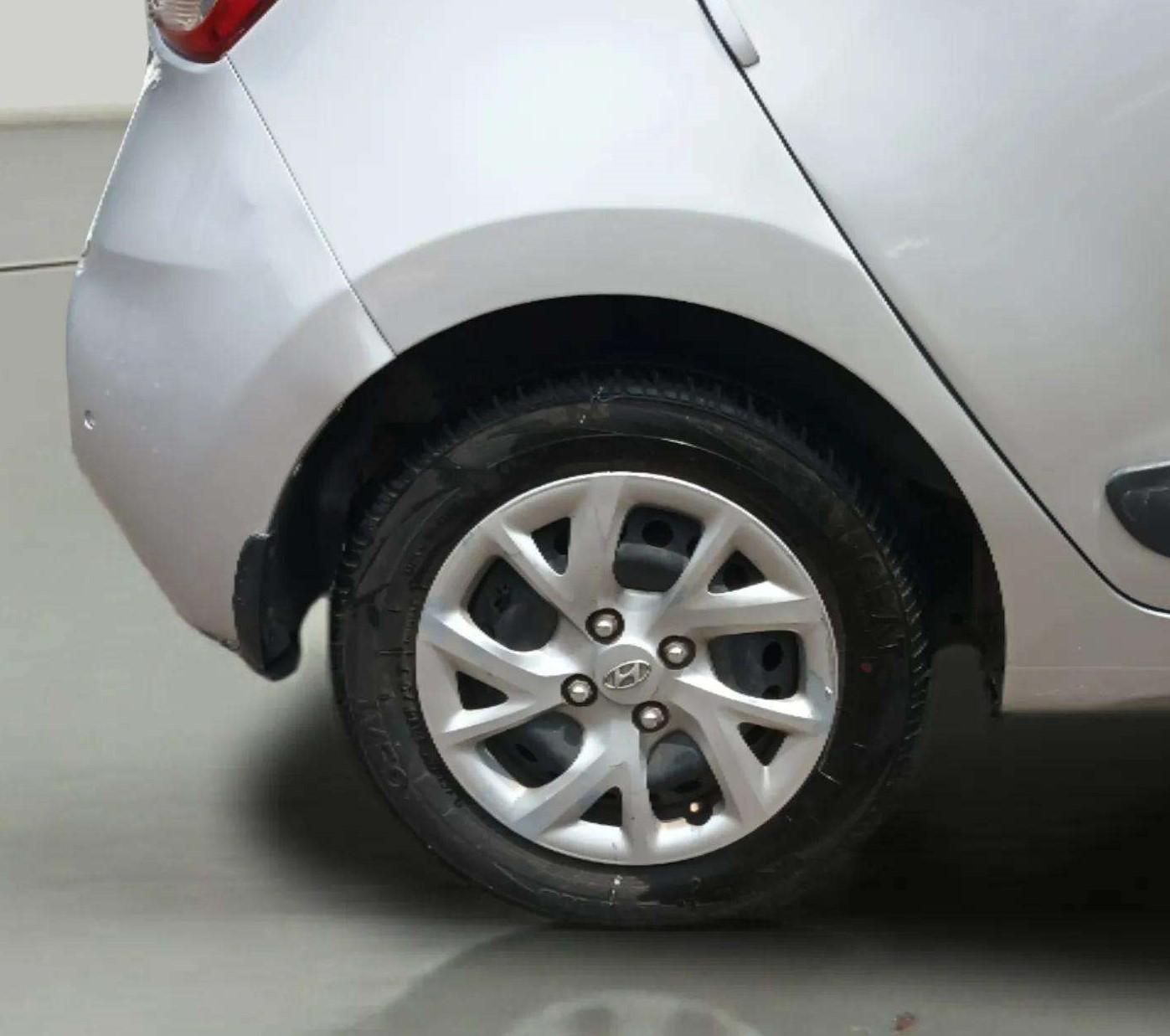 2017 Hyundai Grand i10 SPORTZ 1.2 KAPPA VTVT, Petrol, Manual, 85,119 km, Right Rear Wheel