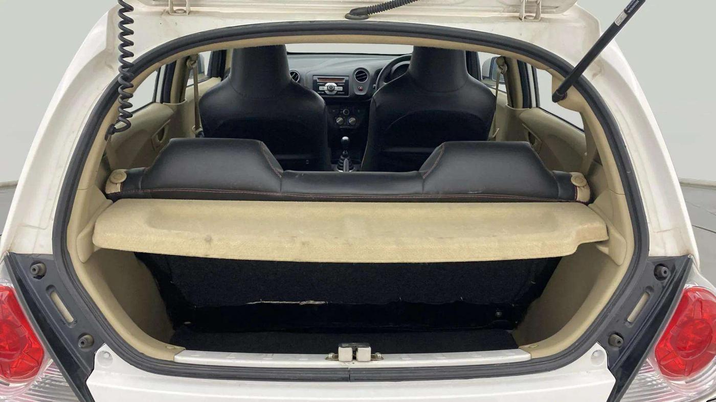 2015 Honda Brio S MT, Petrol, Manual, 47,991 km, Boot Inside