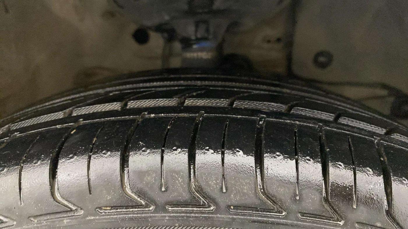 2015 Honda Brio S MT, Petrol, Manual, 47,991 km, Right Front Tyre Tread