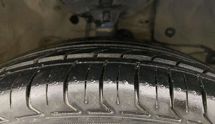 2015 Honda Brio S MT, Petrol, Manual, 47,991 km, Right Front Tyre Tread
