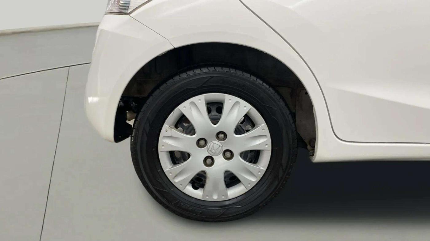 2015 Honda Brio S MT, Petrol, Manual, 47,991 km, Right Rear Wheel