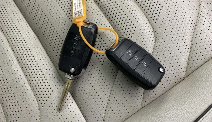 2023 KIA CARENS PREMIUM 1.5 DIESEL IMT 7 STR, Diesel, Manual, 19,036 km, Key Close Up