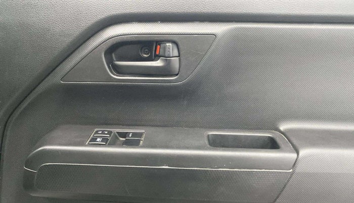 2023 Maruti New Wagon-R LXI 1.0, Petrol, Manual, 38,725 km, Driver Side Door Panels Control