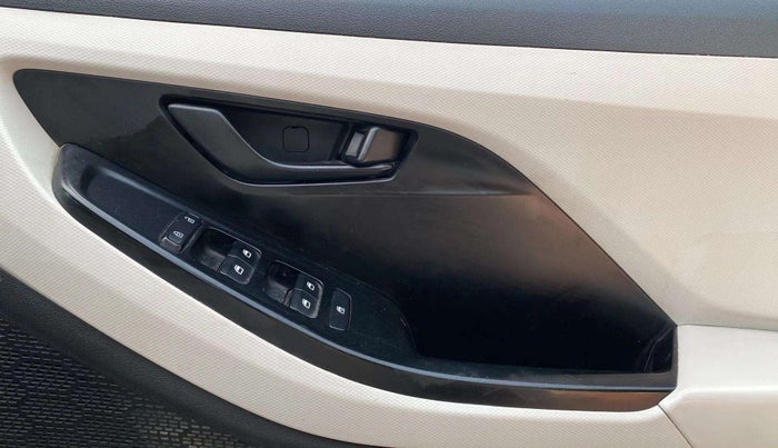 2021 Hyundai Creta E 1.5 PETROL, CNG, Manual, 73,779 km, Driver Side Door Panels Control