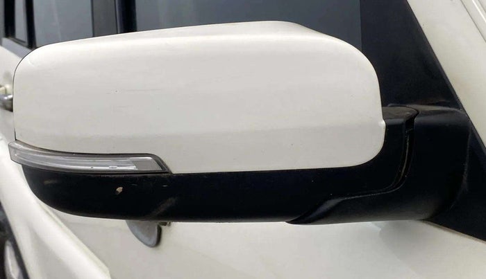 2020 Mahindra Scorpio S11 2WD, Diesel, Manual, 54,345 km, Right rear-view mirror - ORVM switch has minor damage