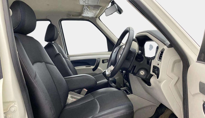 2020 Mahindra Scorpio S11 2WD, Diesel, Manual, 54,345 km, Right Side Front Door Cabin