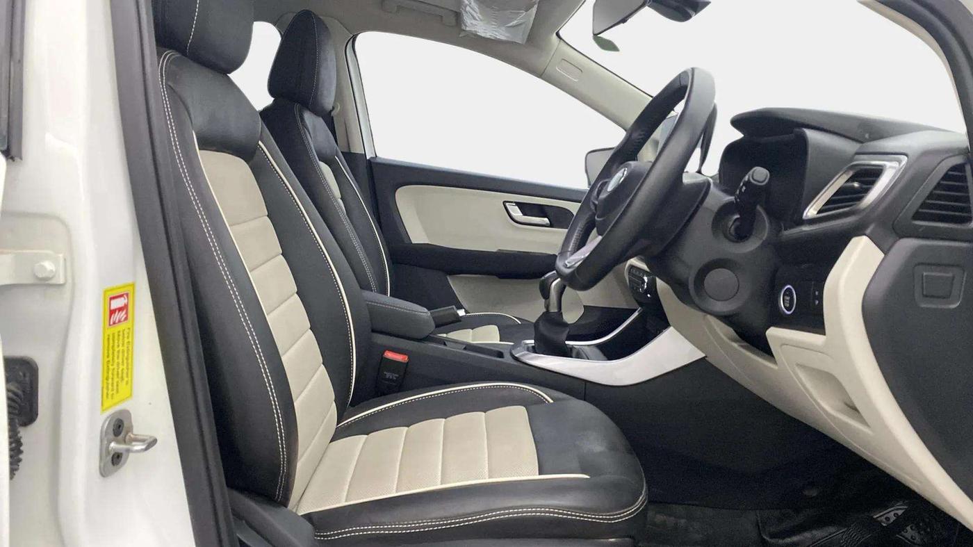 2024 Tata ALTROZ XZ PLUS SUNROOF CNG, CNG, Manual, 10,410 km, Right Side Front Door Cabin