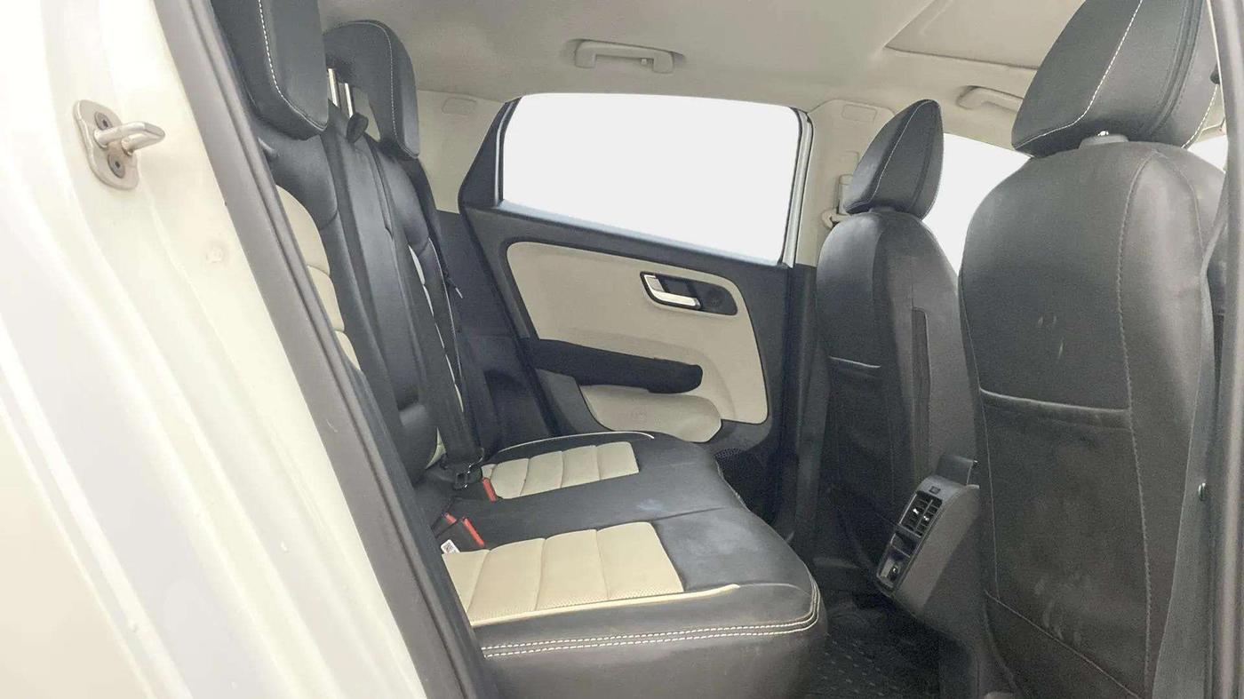 2024 Tata ALTROZ XZ PLUS SUNROOF CNG, CNG, Manual, 10,410 km, Right Side Rear Door Cabin