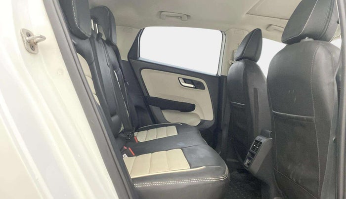 2024 Tata ALTROZ XZ PLUS SUNROOF CNG, CNG, Manual, 10,336 km, Right Side Rear Door Cabin