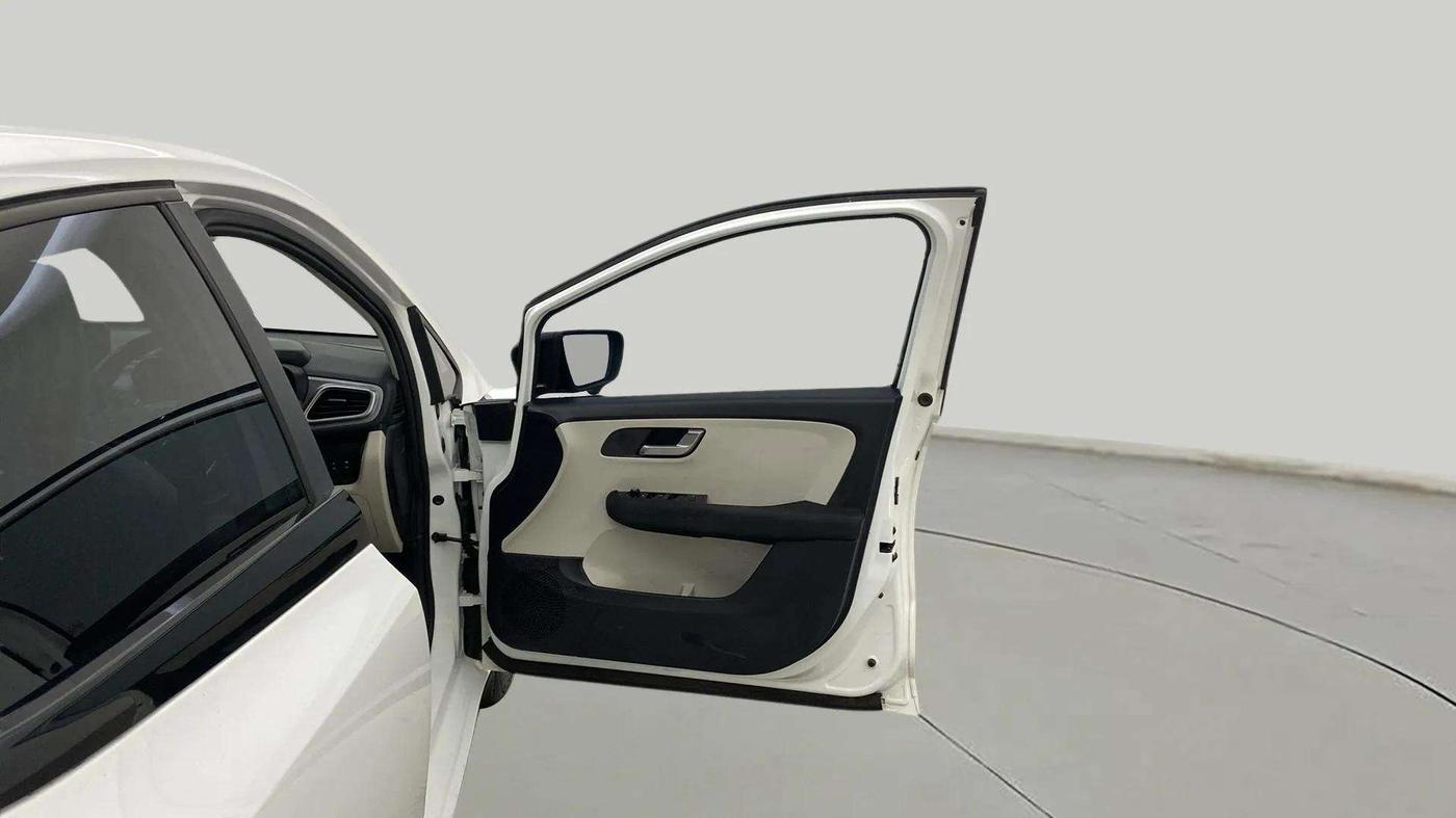 2024 Tata ALTROZ XZ PLUS SUNROOF CNG, CNG, Manual, 10,410 km, RHS Front Door