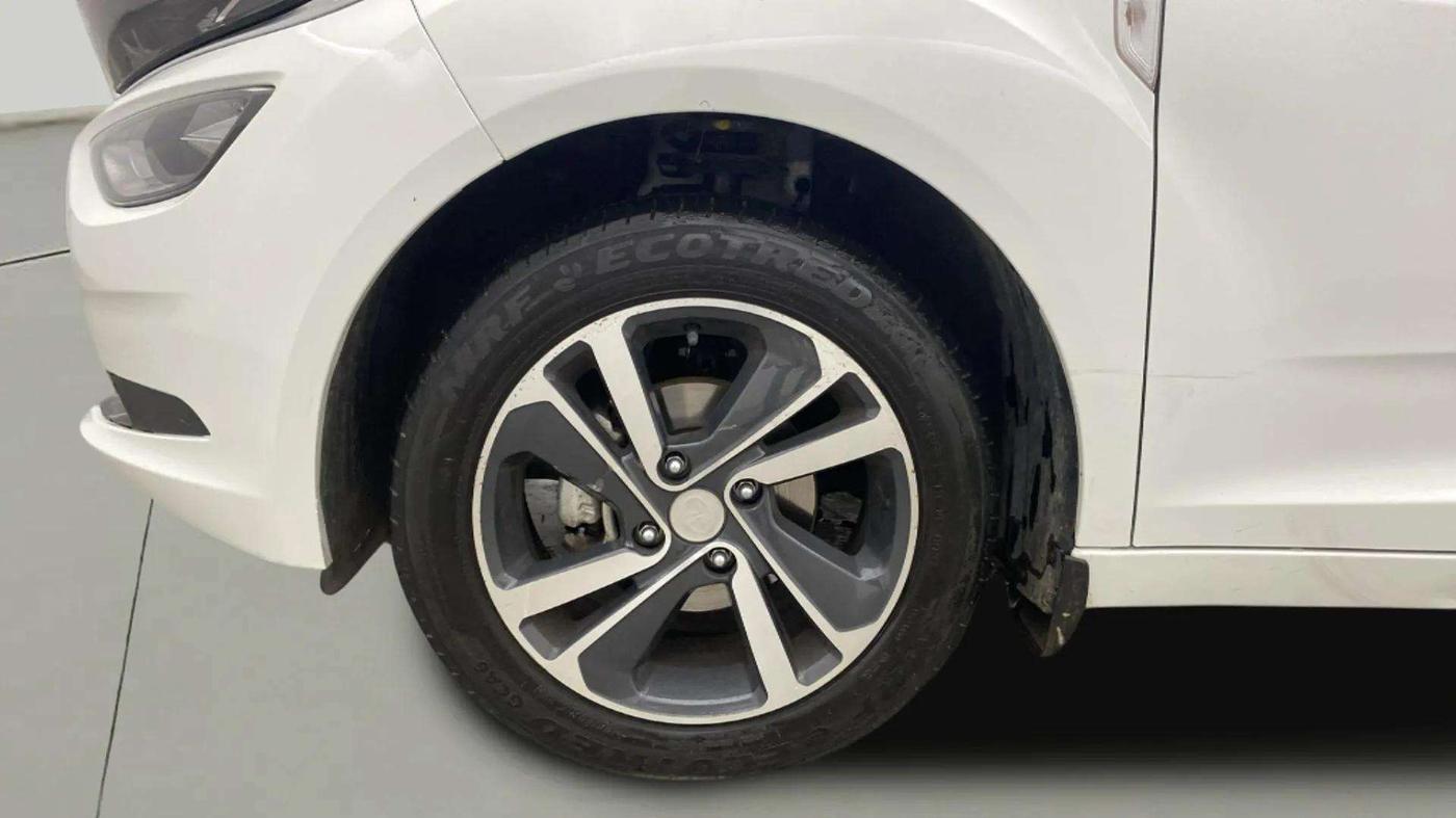 2024 Tata ALTROZ XZ PLUS SUNROOF CNG, CNG, Manual, 10,410 km, Left Front Wheel