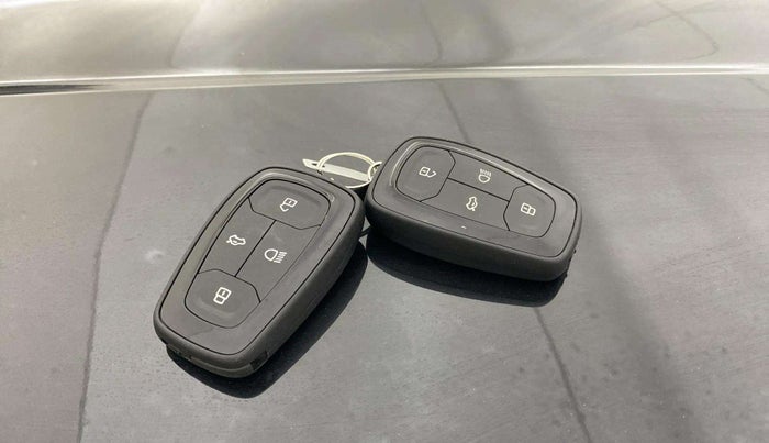 2024 Tata ALTROZ XZ PLUS SUNROOF CNG, CNG, Manual, 10,336 km, Key Close Up