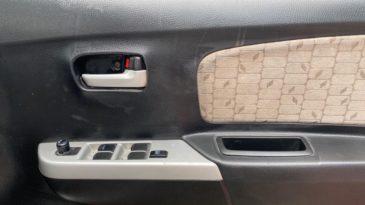2016 Maruti Wagon R 1.0 VXI, Petrol, Manual, 80,235 km, Driver Side Door Panels Control