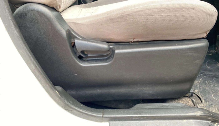 2016 Maruti Wagon R 1.0 VXI, Petrol, Manual, 80,228 km, Driver Side Adjustment Panel