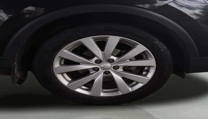 2022 MG ASTOR SUPER EX 1.5 MT, Petrol, Manual, 26,484 km, Right Front Wheel