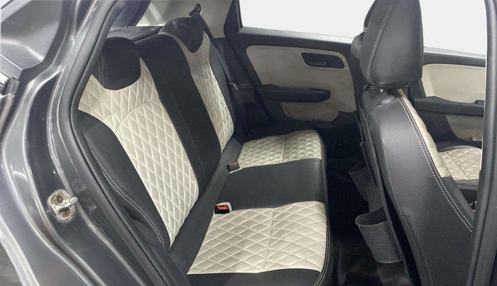 2022 Tata ALTROZ XT DIESEL, Diesel, Manual, 34,665 km, Right Side Rear Door Cabin
